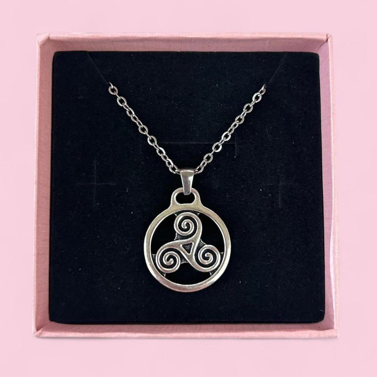 Muince triskelion airigid