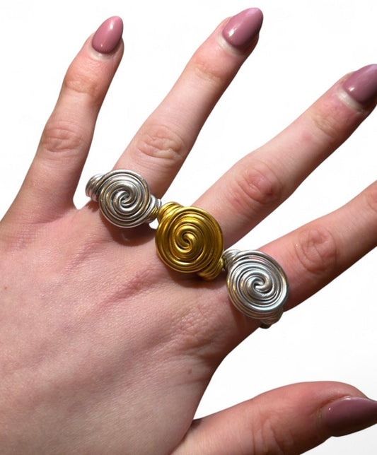 Fáinne bíseach lámhdhéanta