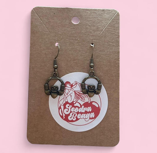 Fáinne clauise Claddagh cré-umha