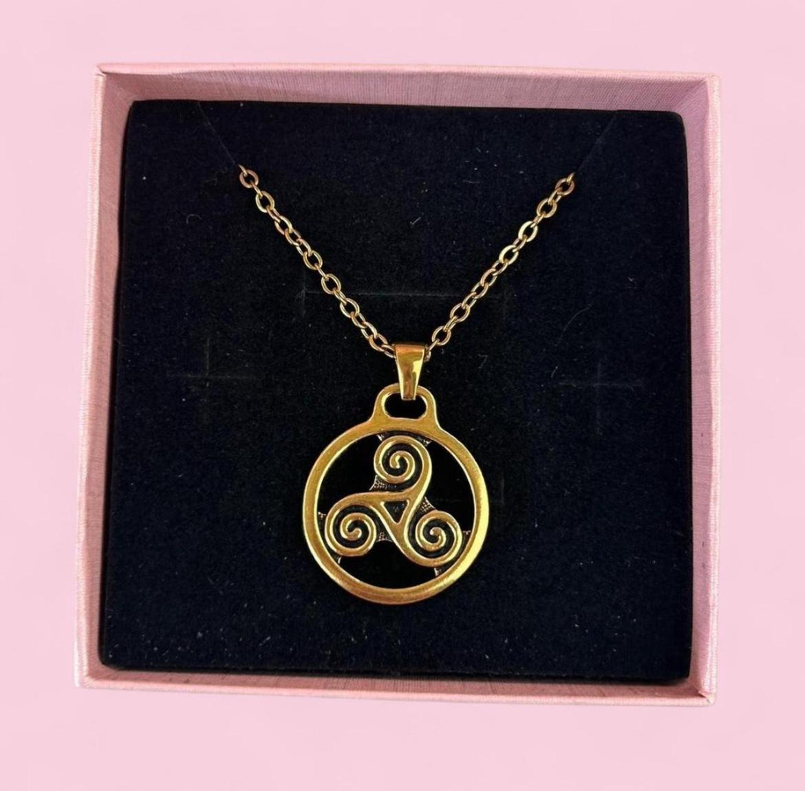 Muince triskelion óir