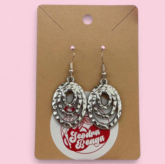 Fáinne clauise Siofra Airgid