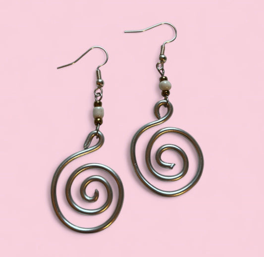 bíseanna airgid le cóiríní beaga