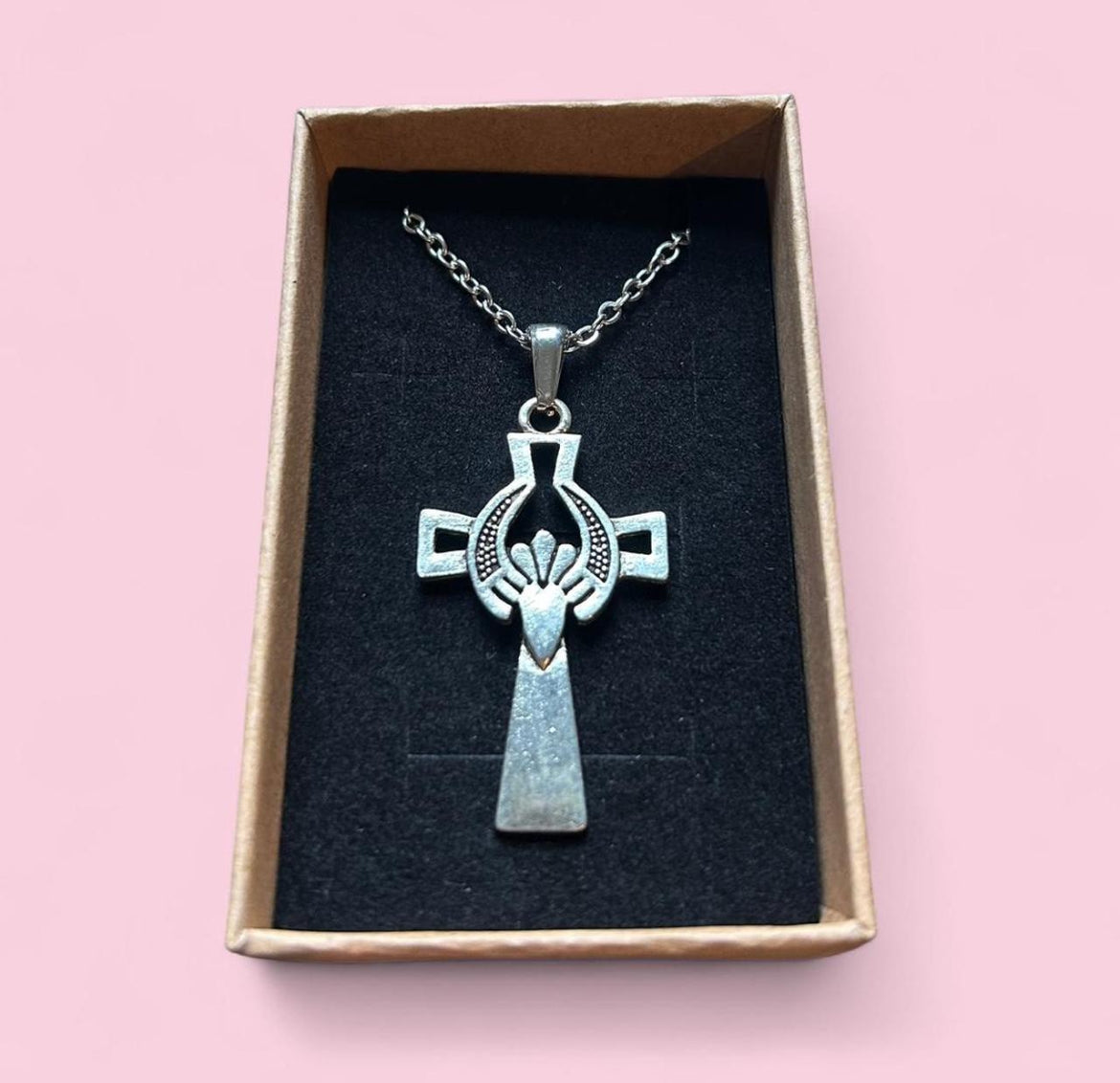 Muince cros Claddagh